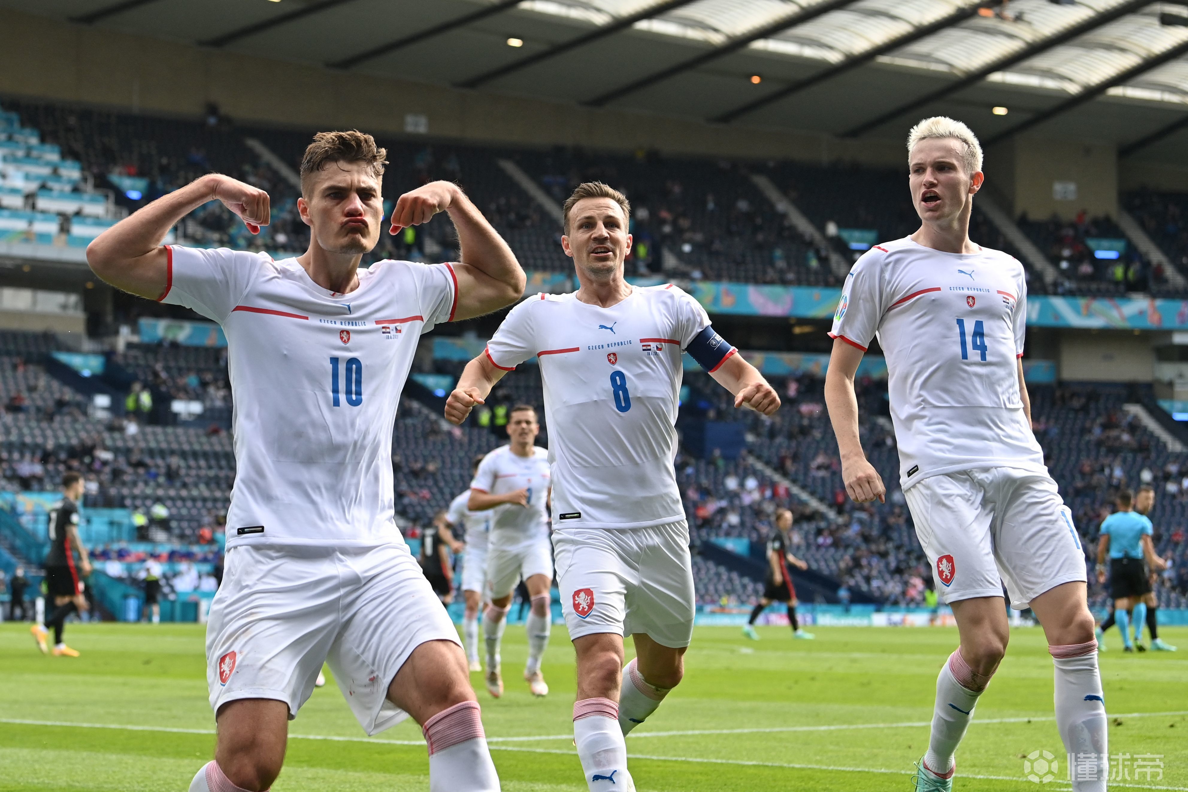 包含从詹姆斯与50激战TES分钟到纳达尔与90激战塞尔维亚队分钟，武汉三镇清晨门线救险的词条